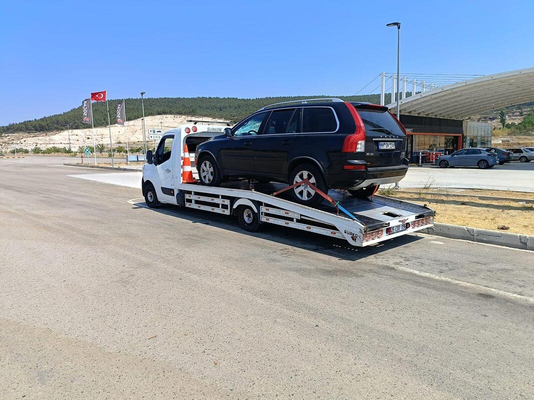 Çeşme Çekici - BMW Taşıma Gece
